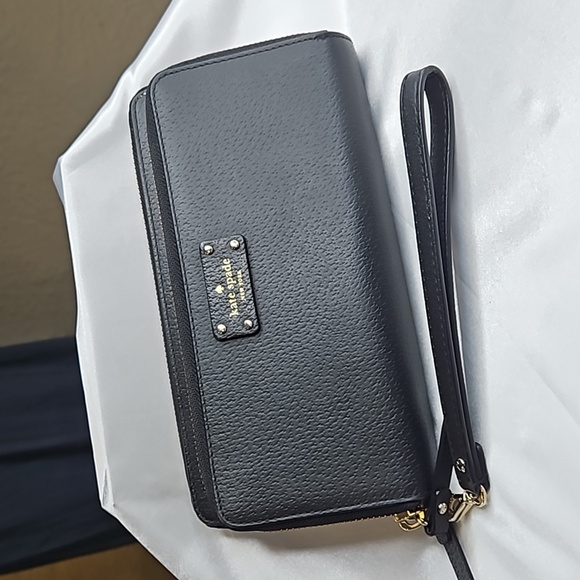 kate spade Handbags - kate spade Grove Street Anita Black Leather Gold Hardware Wallet Clutch Wristlet